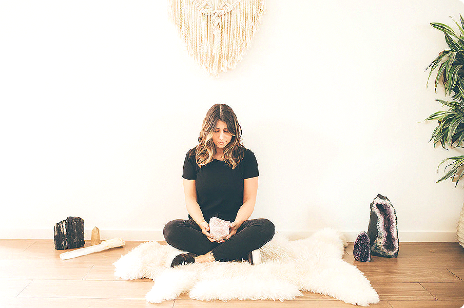 Espace sacré : Pourquoi vous en avez besoin + comment en créer un chez vous